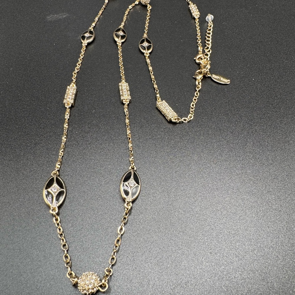Elegant Gold Necklace with Crystal Accents
